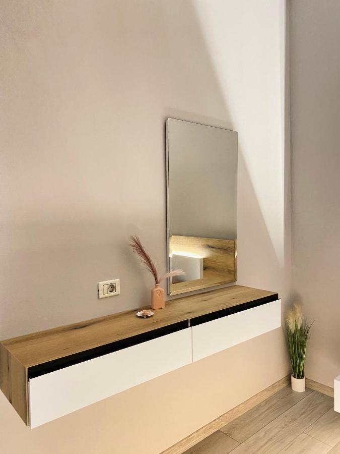 Newly Renovated One Bedroom Apartment In Tiranë Luaran gambar