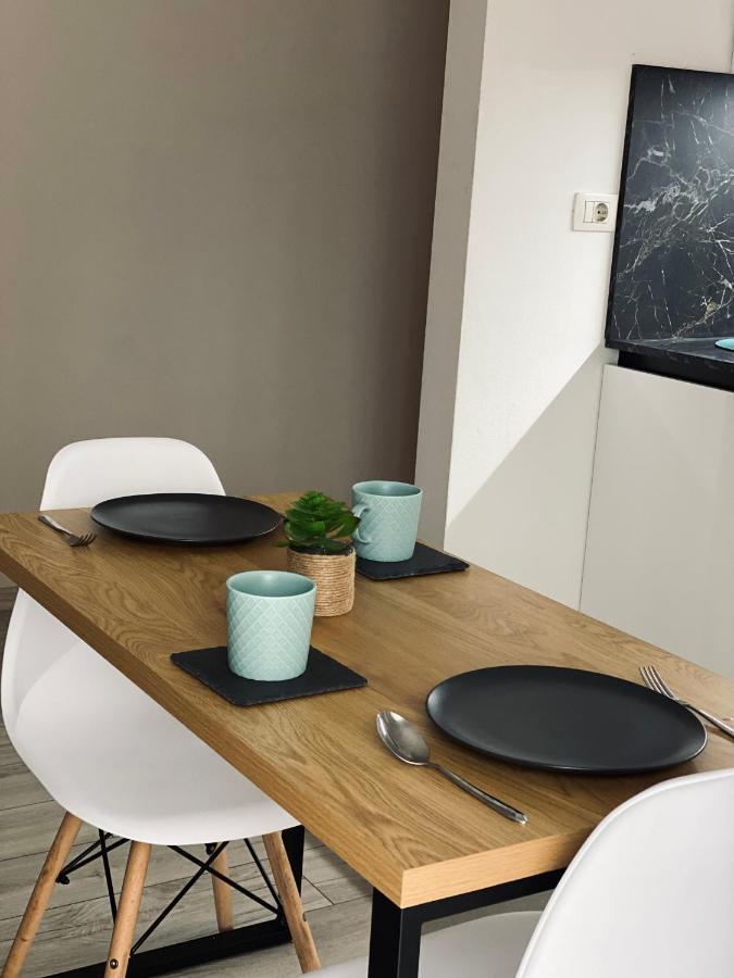 Newly Renovated One Bedroom Apartment In Tiranë Luaran gambar